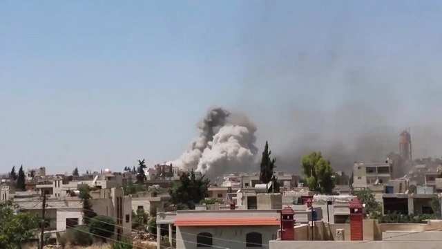 الطيران الحربي السوري والروسي يواصل استهداف المدنيين بإدلب