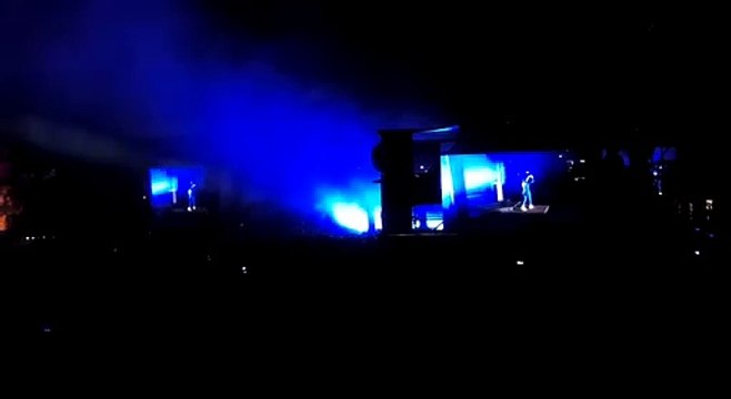 Sur la Grande scène, Jain déclare son amour aux Eurockéennes