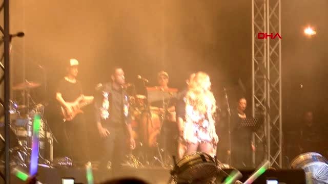 ZONGULDAK Ereğli'de Hadise ve Murat Boz coşkusu