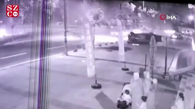 Sancaktepe'de otomobilin kaldırıma uçarak yayaların arasına daldığı feci kaza kamerada