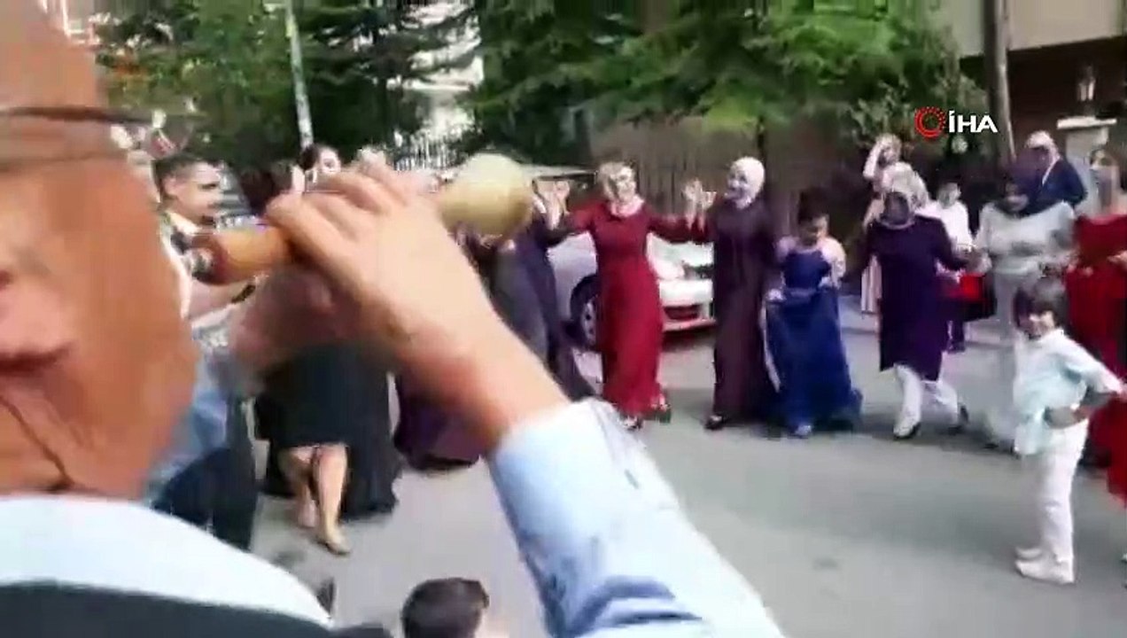 Böyle gelin arabası görülmedi...Gelin almaya 'Tır' ile gittiler