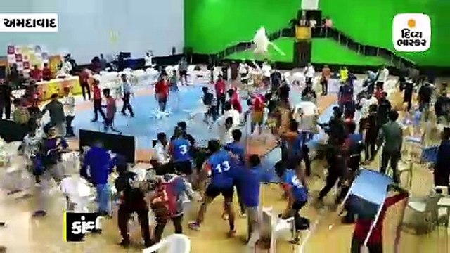 ઈન્ટર કોલેજ કબડ્ડી ટુર્નામેન્ટમાં બે ટીમ વચ્ચે મારામારી, ખુરશીઓ ઉછળી