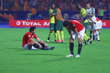 ماذا فعل الجمهور المصري مع لاعبي جنوب إفريقيا بعد هزيمة منتخب مصر؟
