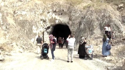 Tuz mağarasında sinema keyfi