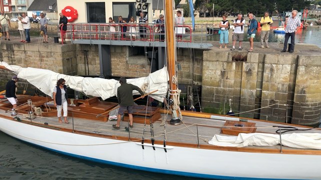 Les voiliers de la Classic Channel Regatta reprennent le large.