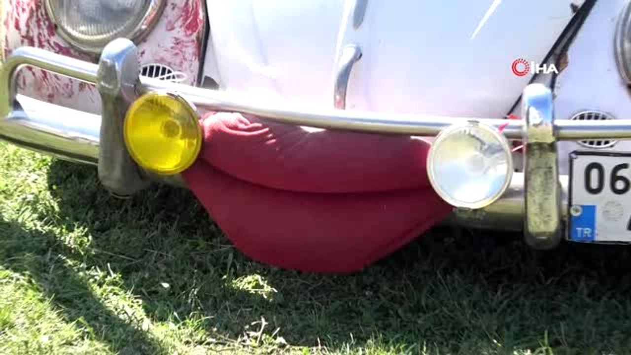 Bolu'da biraraya gelen 'Vosvos' sevenler, araçlarıyla renkli görüntüler oluşturdu