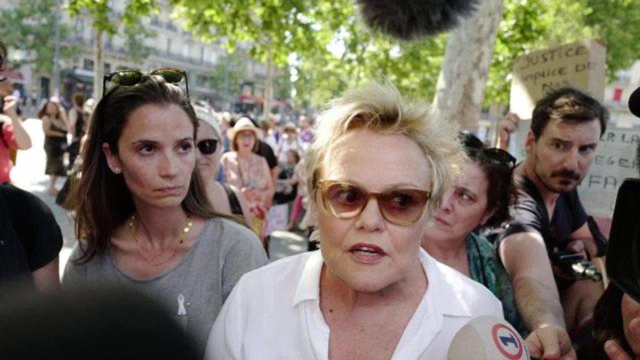 PHOTOS. Muriel Robin et Julie Gayet, engagées au rassemblement...