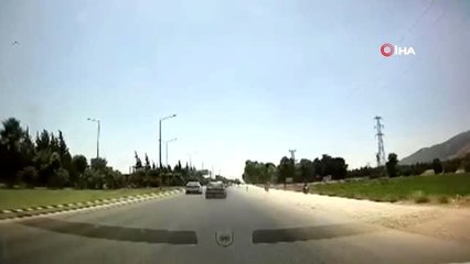 Motosikletli şahıs ölümden kıl payı kurtuldu...O anlar kamerada