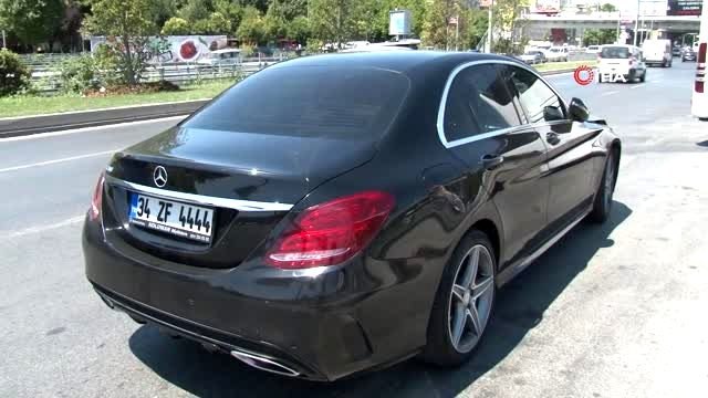 - Bayrampaşa'da trafik kazası: 1 ölü 1 ağır yaralı- 15 Temmuz Demokrasi Otogarı girişinde feci kaza