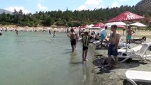Antalya Değil, Elazığ Hazar Gölü Plajı Doldu