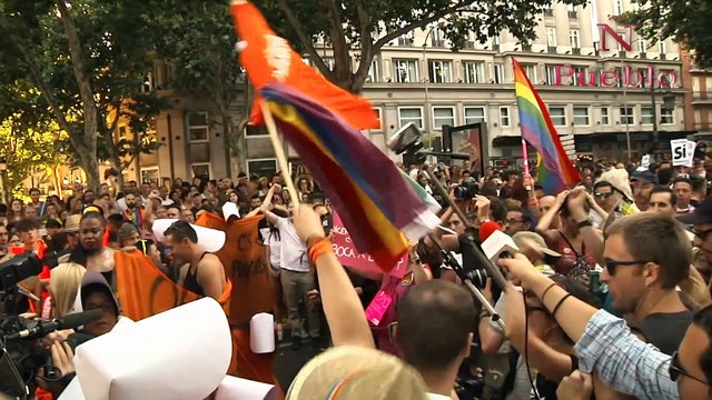 Vídeo. LGTB lincha a arrimadas en emboscadas de gays racistas contra Cs, PP y VOX
