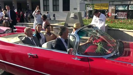 Bursa'da halk dansları yarışması rengarenk kortejle başladı