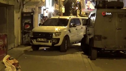 Sokak ortasında uzun namlulu silahlarla kavga