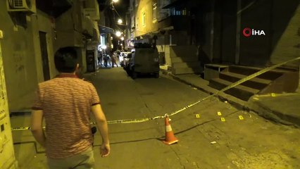 Sokak ortasında uzun namlulu silahlarla kavga