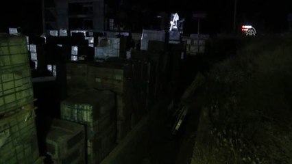 Otomobil beton duvarlar arasına devrildi: 6 yaralı