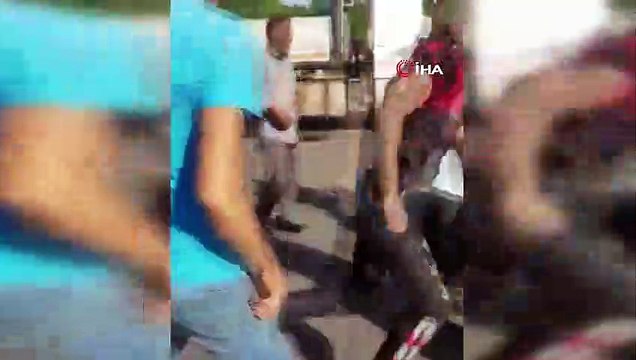 Tuzla’da polis ekipleri arbedeyi önlemek için havaya ateş açtığı anlar kamerada