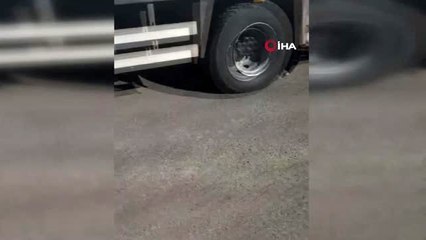 Video herunterladen: Tuzla'da polis ekipleri arbedeyi önlemek için havaya ateş açtığı anlar kamerada