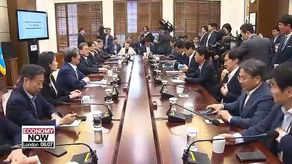 Скачать видео: Pres. Moon says he will not sit back and watch S. Korean firms suffer from Japan's export curbs