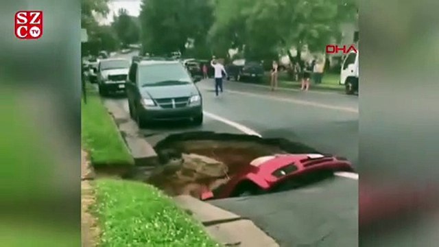 ABD'de çöken yol, otomobili böyle yuttu