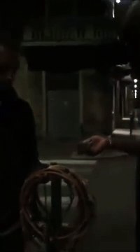 Insolite ! Le marchand ambulant qui vend des gris-gris en Europe