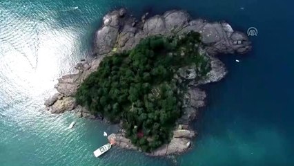 "Mitolojik ada"nın efsaneleri turistleri karşılıyor