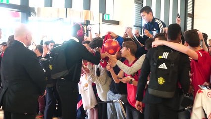 Pogba lands in Perth with Man United for pre-season tour