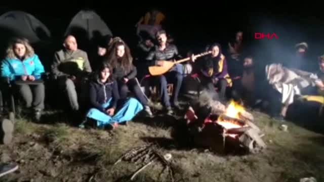 BİTLİS 2 bin 800 rakımlı Nemrut Krater Gölü'ne kamp kurdular