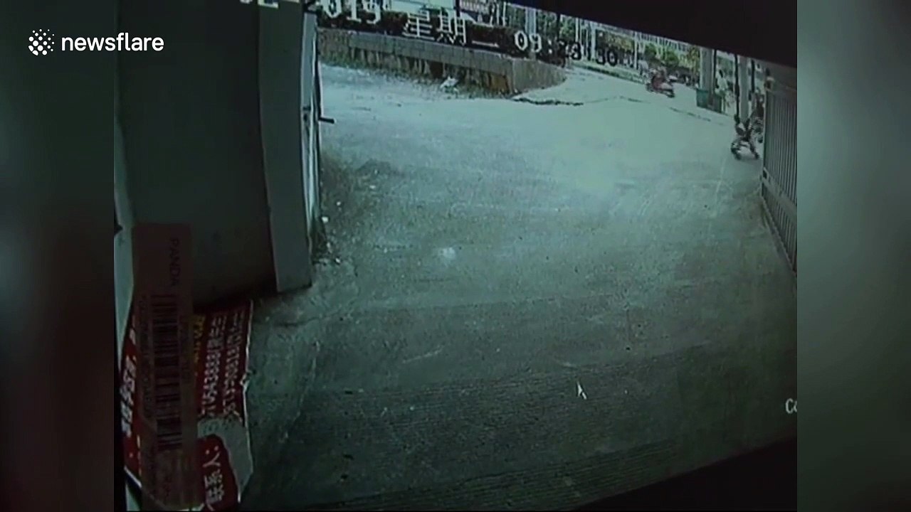 Heroic man stops baby in pushchair from slamming into concrete wall in China