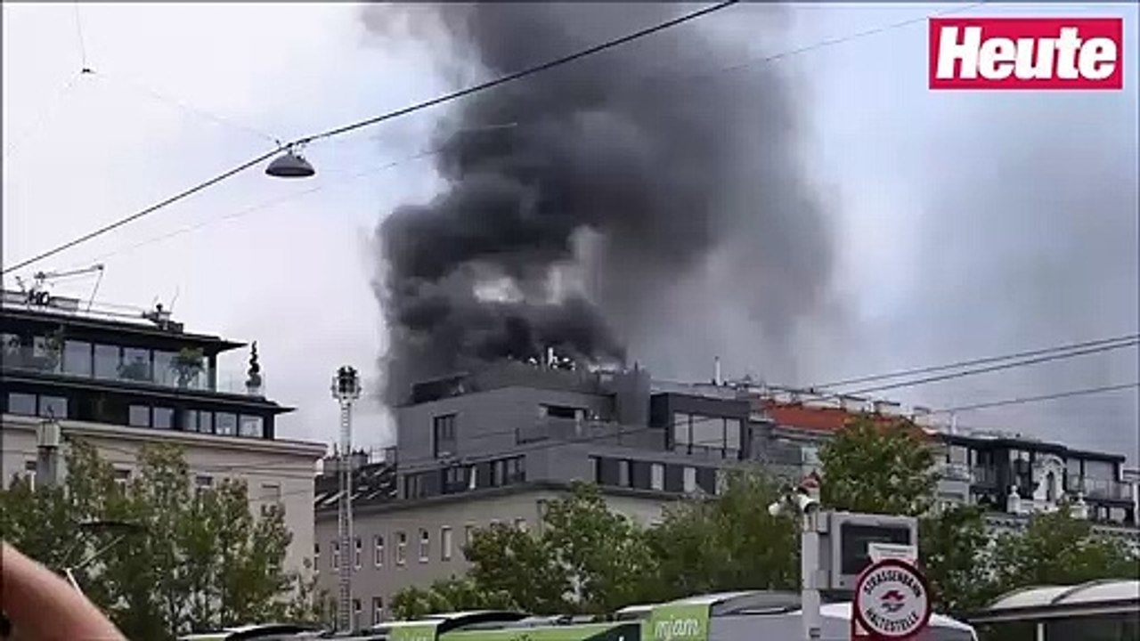 Rauchsäule über Wien: Wohnung in Vollbrand