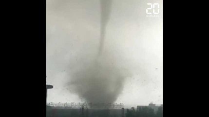 Скачать видео: Chine: Une tornade fait au moins 6 morts et près de 200 blessés