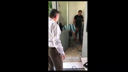 Gövde gösterisi yapar gibi söküme geldiler! Melih Gökçek'in evine kamera baskını