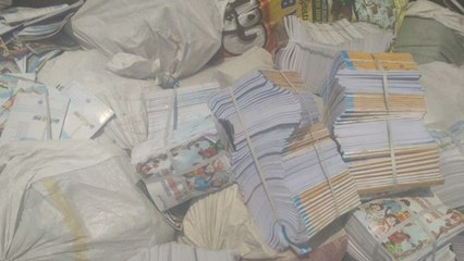 बच्चों के बस्ते की जगह कबाड़खाने में दम तोड़ता सर्व शिक्षा अभियान, कबाड़ में बेच दी सरकारी किताबें