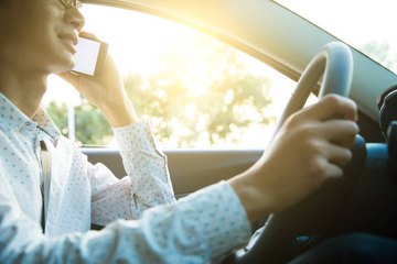 Téléphone au volant : vers une suspension du permis ?