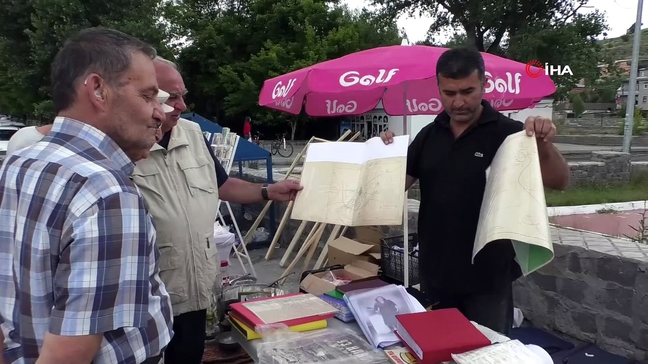 Sokak ortasında nostaljik sergi