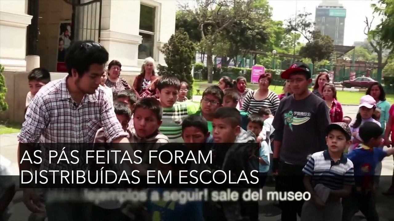 Artista mexicano transforma armas em instrumentos musicais e pás para plantar árvores