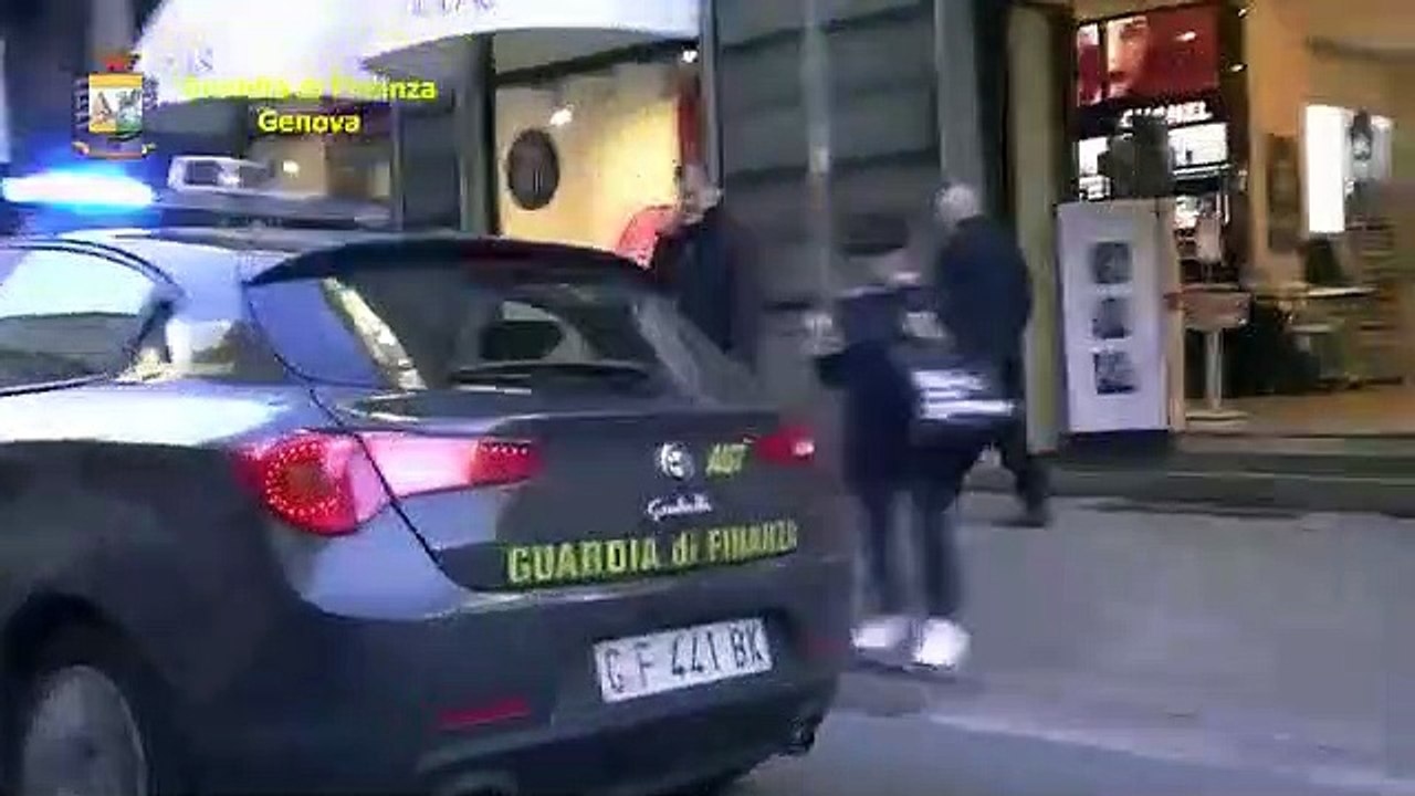 Genova - Magazzini di scarpe false (09.07.19)
