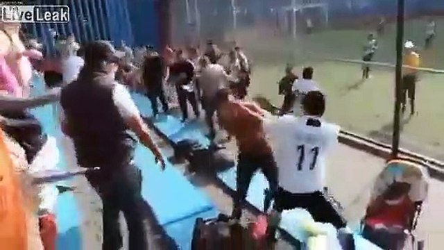 Embrouille entre parents.. d'enfants joueurs de foot lors d'un match au mexique !