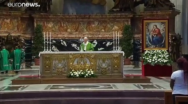 البابا فرانسيس يدعو لمساعدة المهاجرين وينتقد وزير الداخلية الايطالي بشكل غير مباشر