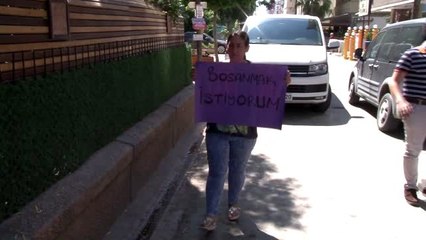 Mahkemenin boşamadığı kadın "boşanmak istiyorum" diye eylem yaptı