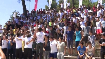 Bakan Kasapoğlu doğa kampında gençlerle buluştu