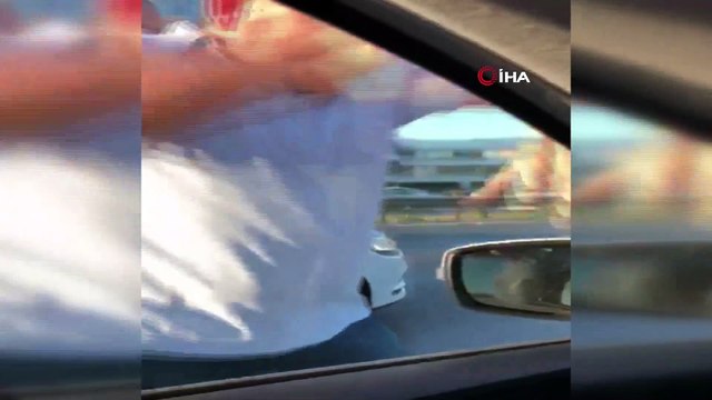 Magandanın elini sıkan polis amiri görevden alındı