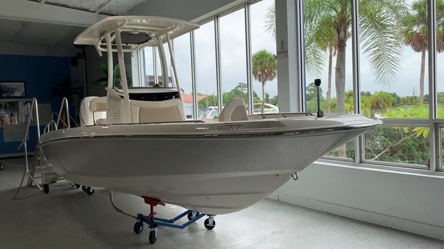 2019 Boston Whaler 240 Dauntless offered by MarineMax Venice, Fl.