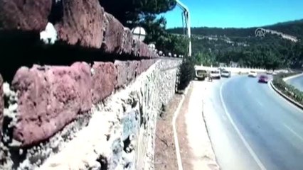 4 kişinin yaralandığı trafik kazası güvenlik kamerasına yansıdı
