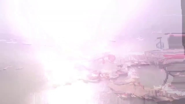 Quand le plus haut bateau du port se fait foudroyer... Impressionnant