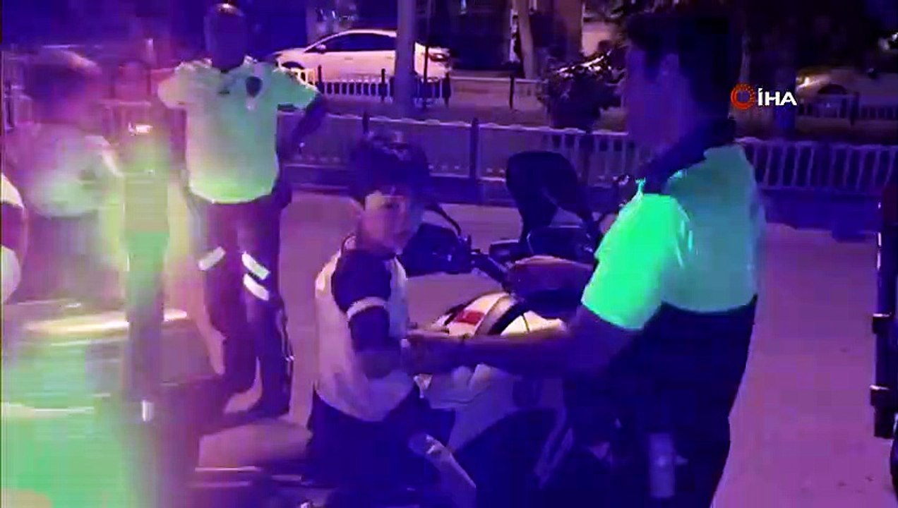 Çocukların polis sevgisi görenleri duygulandırdı