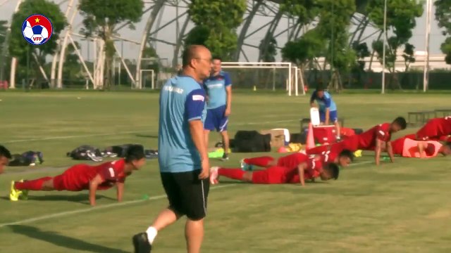 HLV Park Hang Seo chia sẻ về bản hợp đồng và mong muốn người dân VN không hiểu lầm | VFF Channel