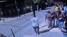 Üvey annesini sokak ortasında bıçakladı