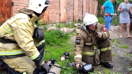 Yangından kurtardıkları kediyi hayata döndürdü