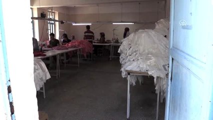 Atıl durumdaki okula kurulan atölyeden ihracat