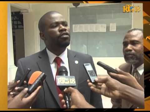 Le dirécteur exécutif du CEP Me. Mosler GEORGES présente l'état d'avancement du processus électoral